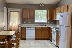 142 Paddock Way photo 4