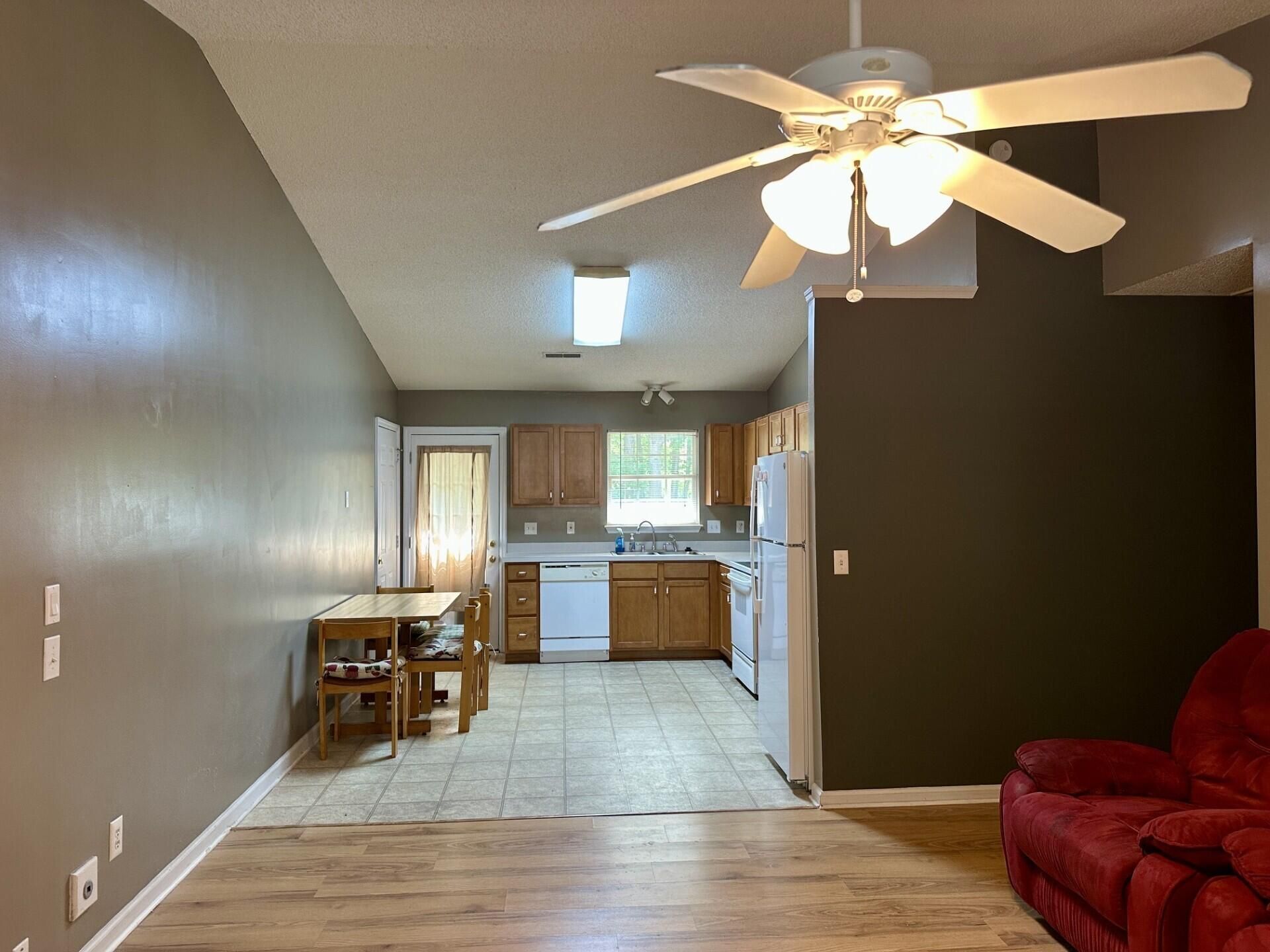 142 Paddock Way Photo 6