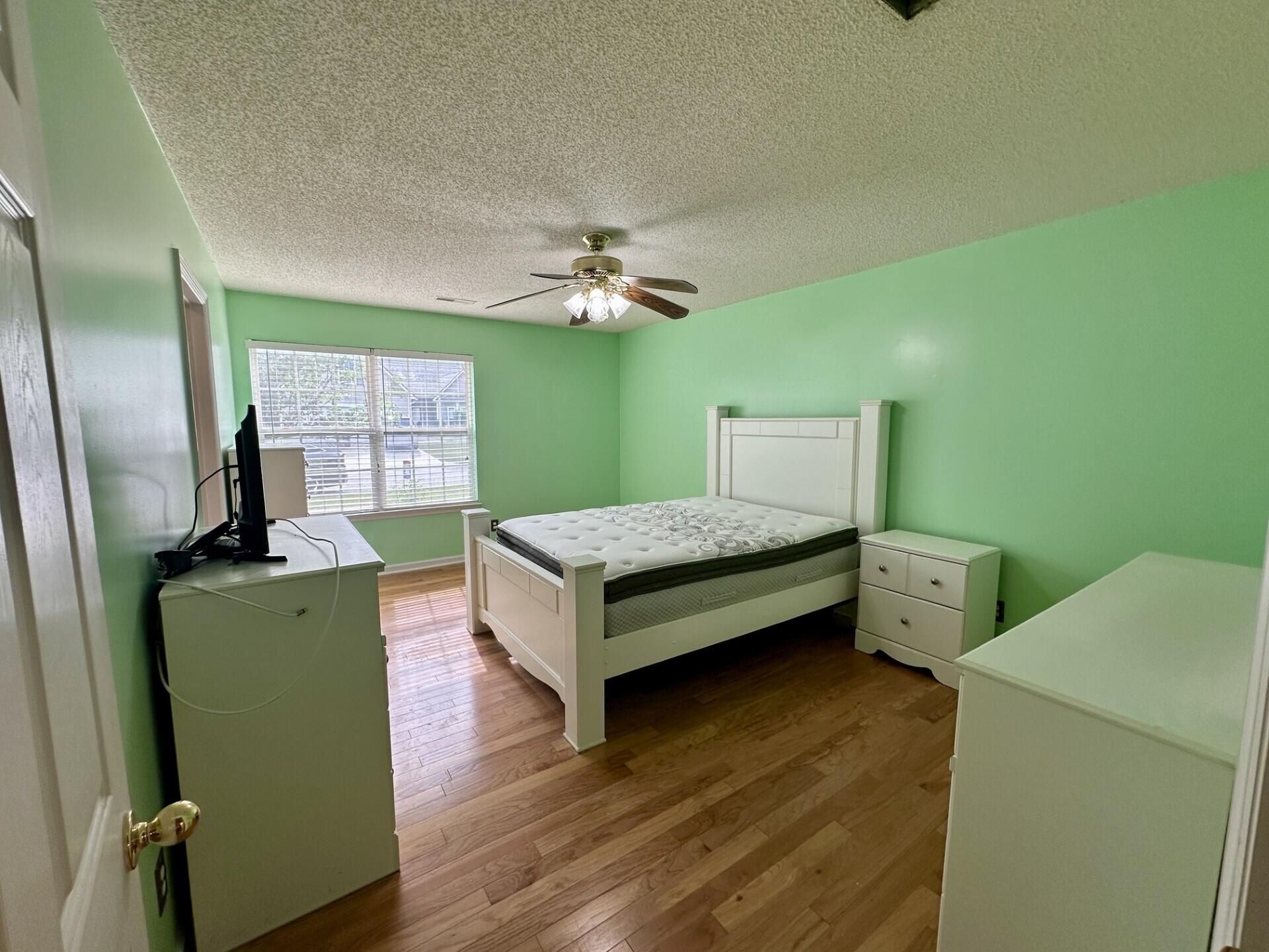 142 Paddock Way Photo 9