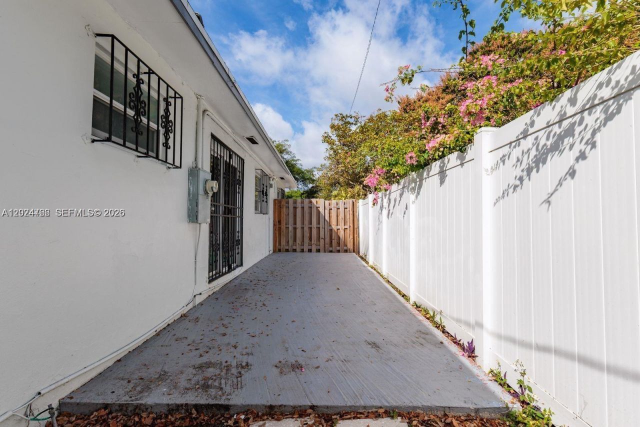 1301 NE 153rd St, Unit 1301, North Miami Beach, FL 33162 Photo