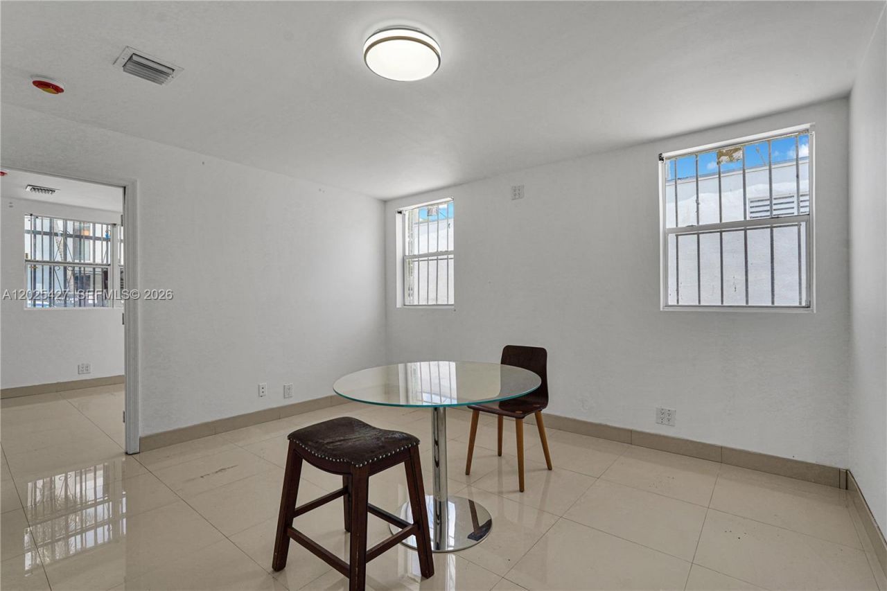 7525 NE 3rd Pl , Miami, FL 33138 Photo