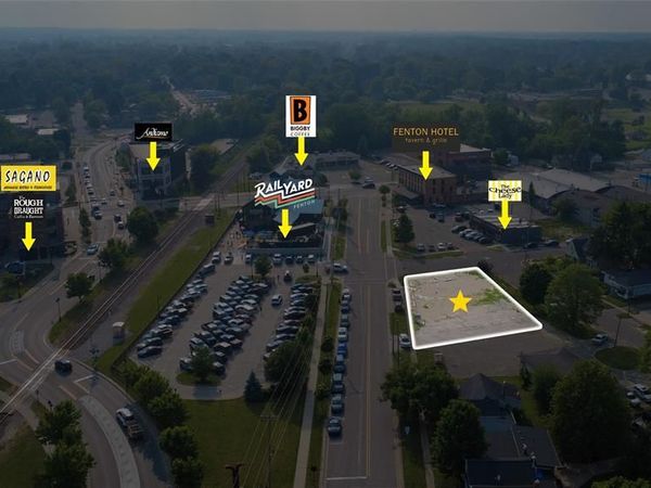 218 N Walnut Street , Fenton, MI 48430