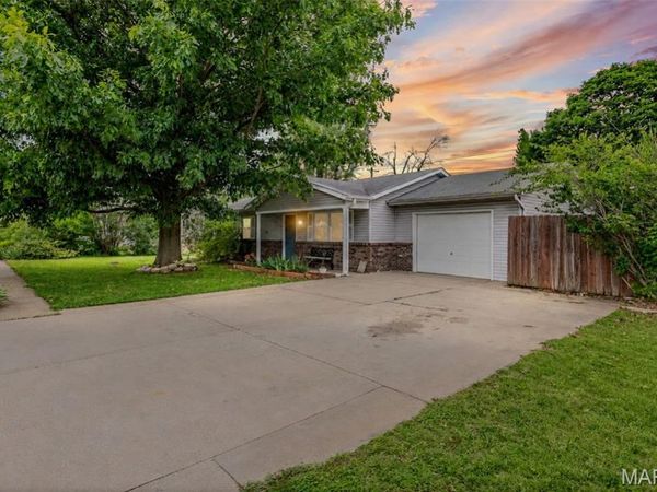 429 Orchard Court , Troy, IL 62294