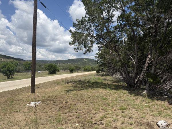 343 Live Oak, Tarpley, TX 78883