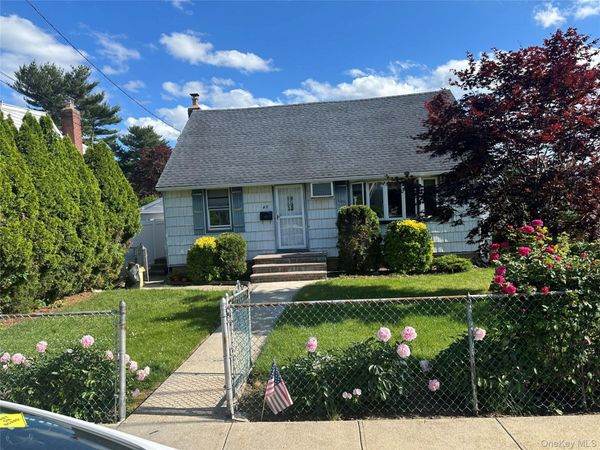 43 Malone Street , Hicksville, NY 11801