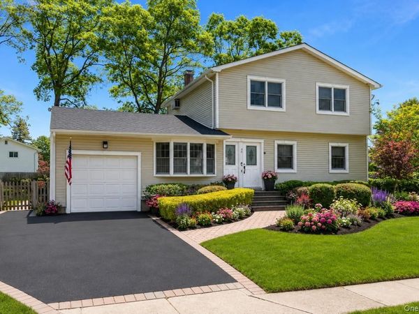 46 39th Street, Islip, NY 11751