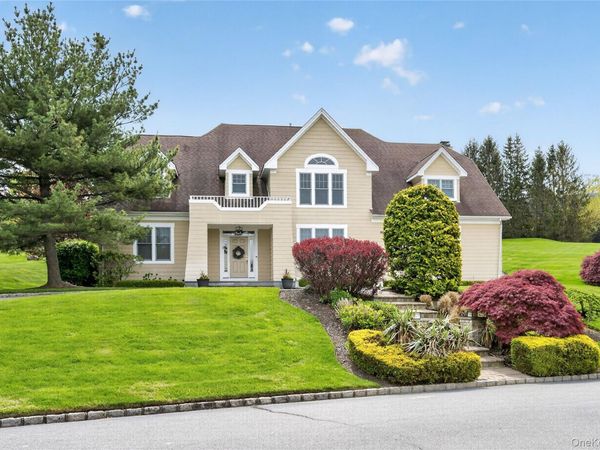 62 Pembroke Drive , Glen Cove, NY 11542
