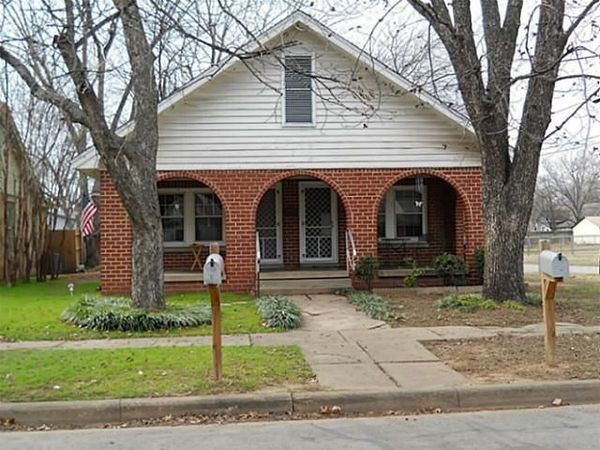 743 N Buffalo Avenue, Cleburne, TX 76033