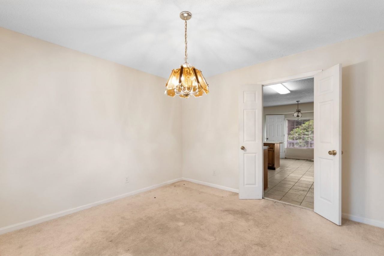 104 University Circle  Photo 10