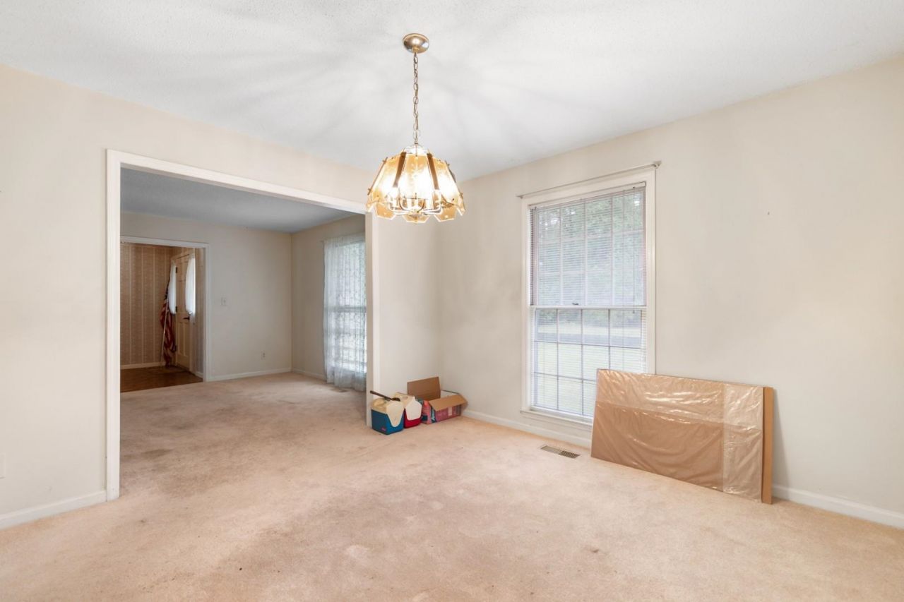 104 University Circle  Photo 11
