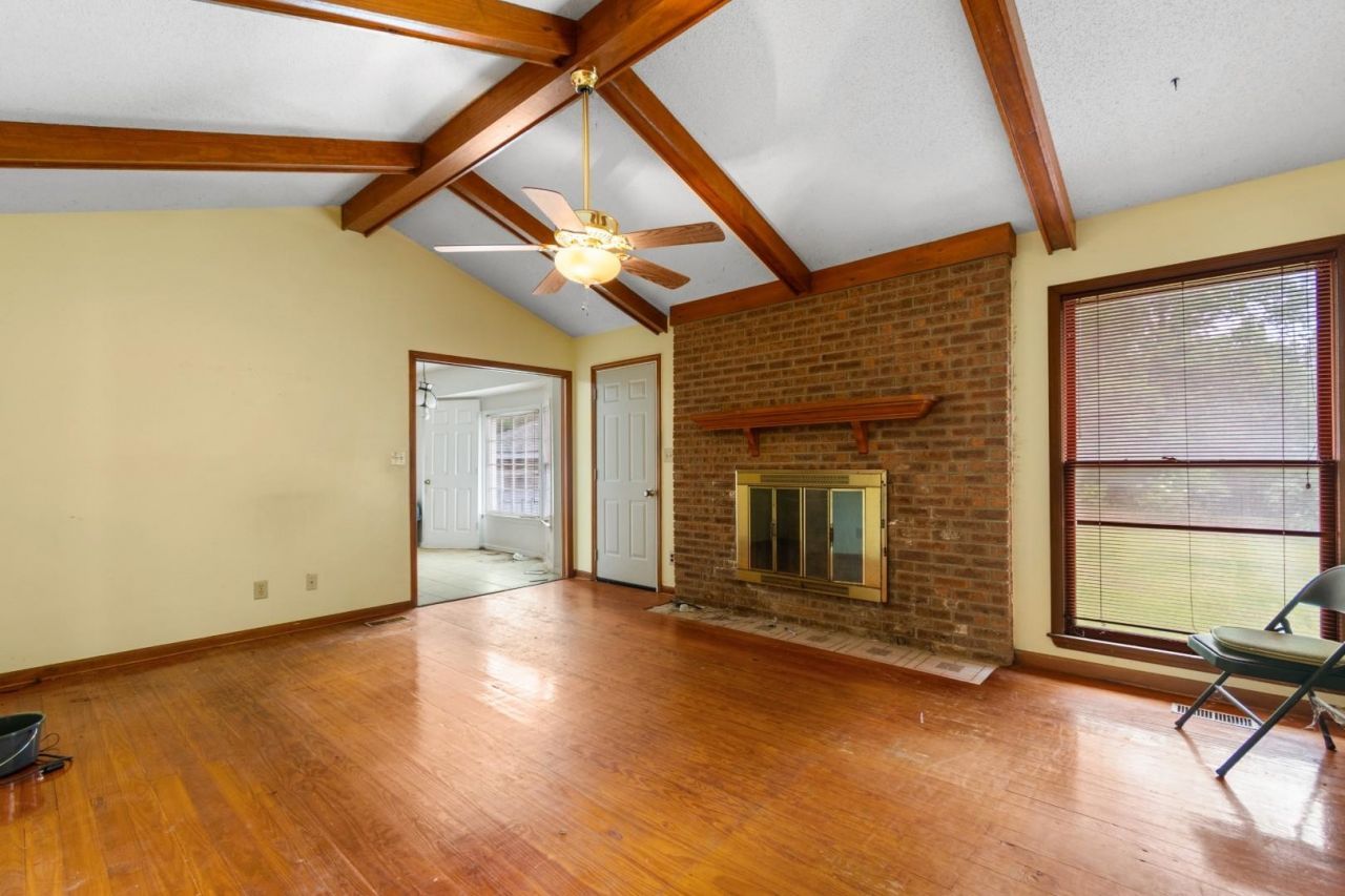 104 University Circle  Photo 13