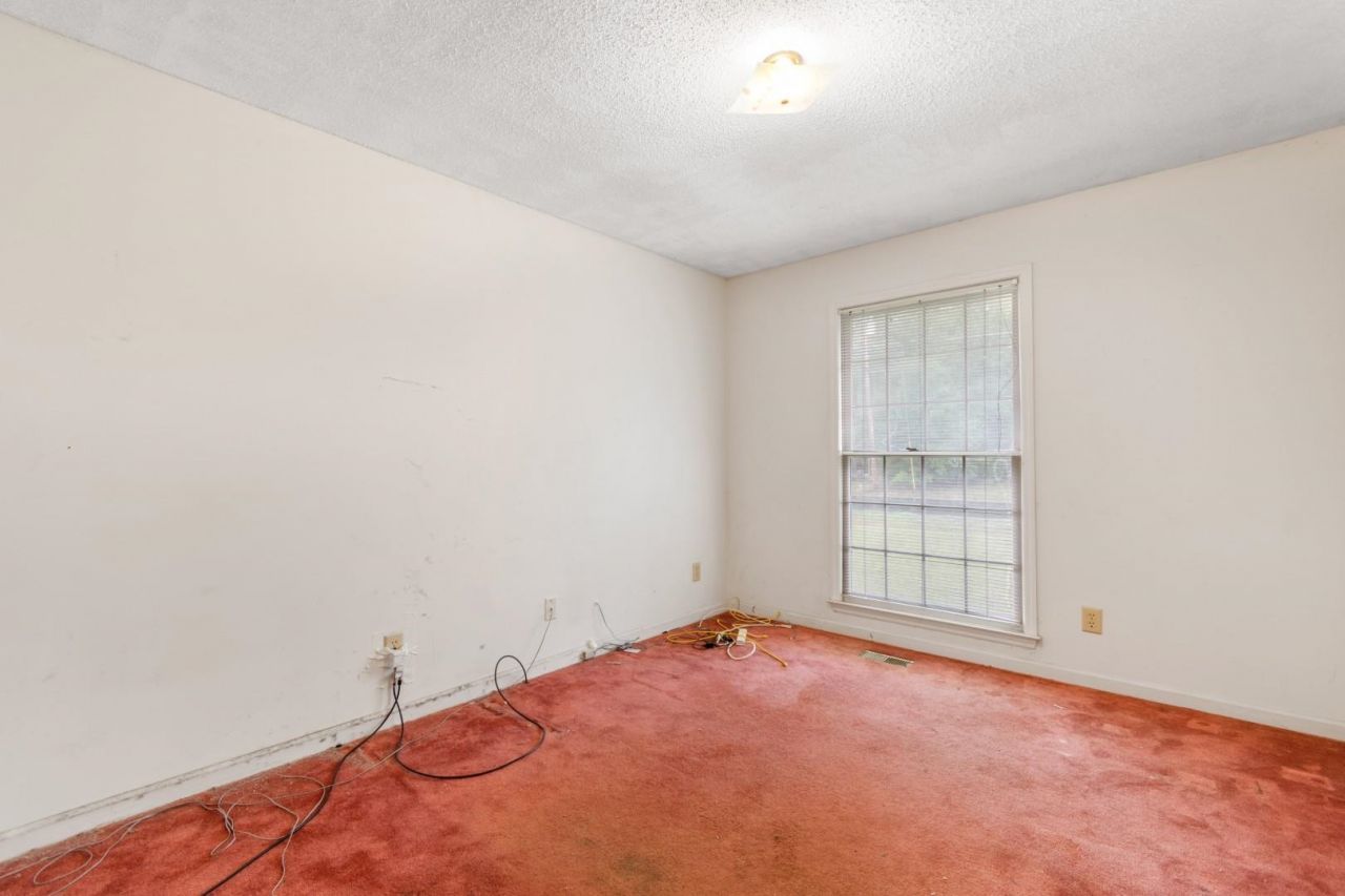 104 University Circle  Photo 14