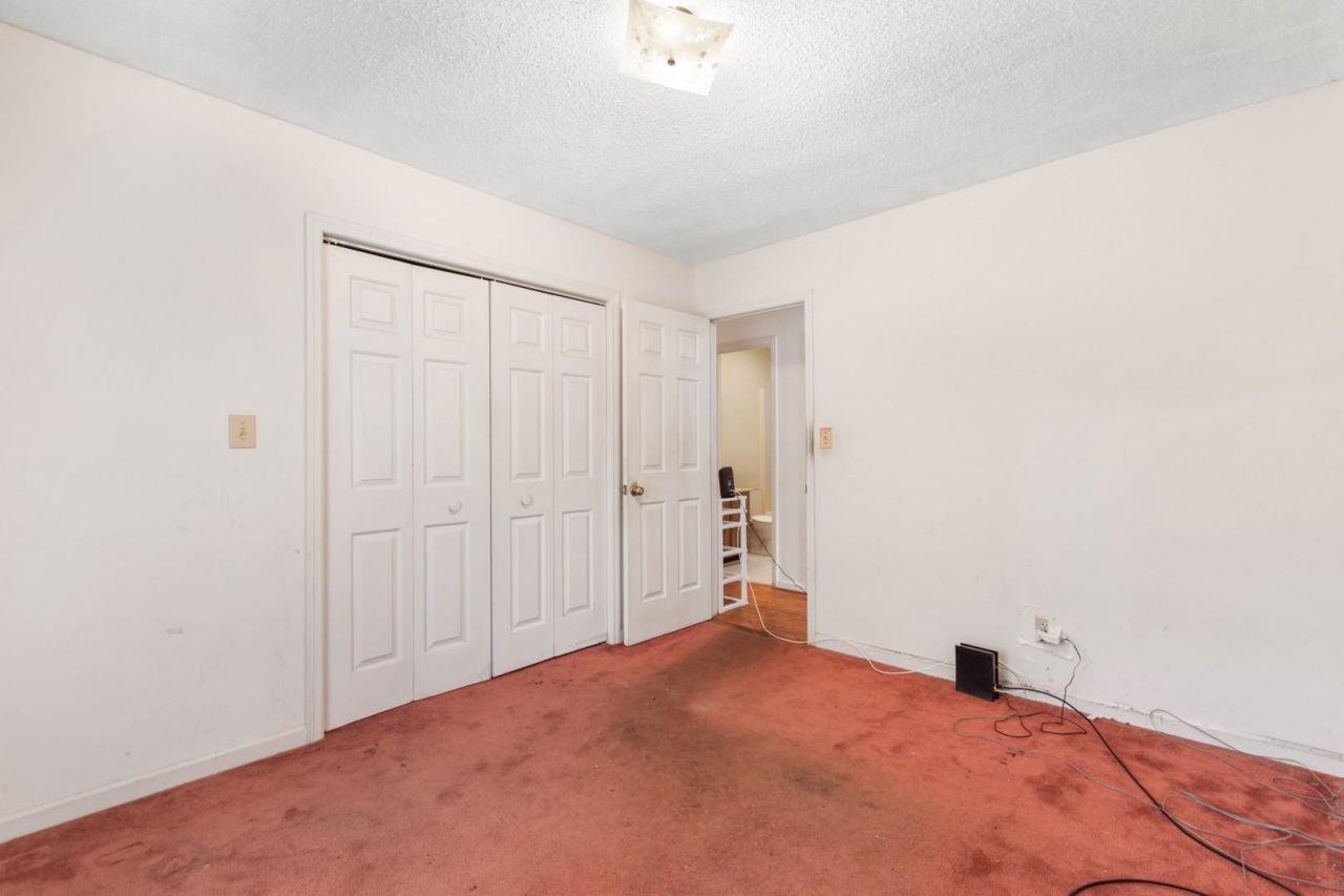 104 University Circle  Photo 15
