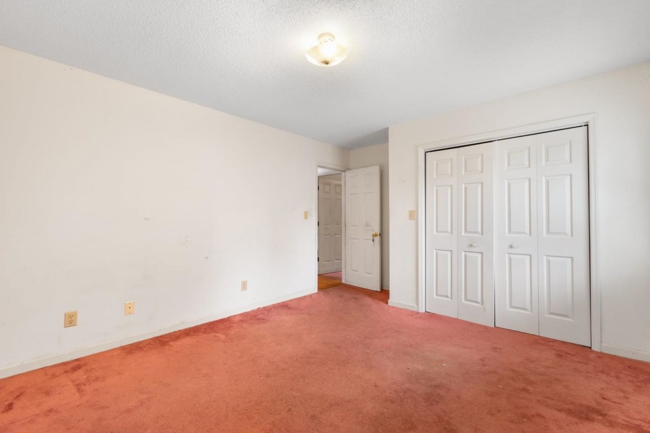 104 University Circle  Photo 17