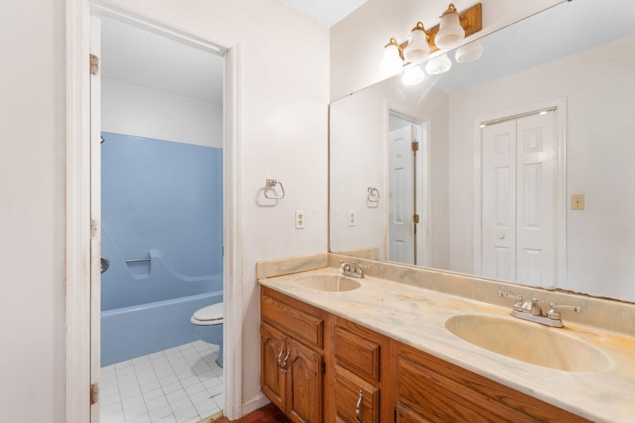 104 University Circle  Photo 19