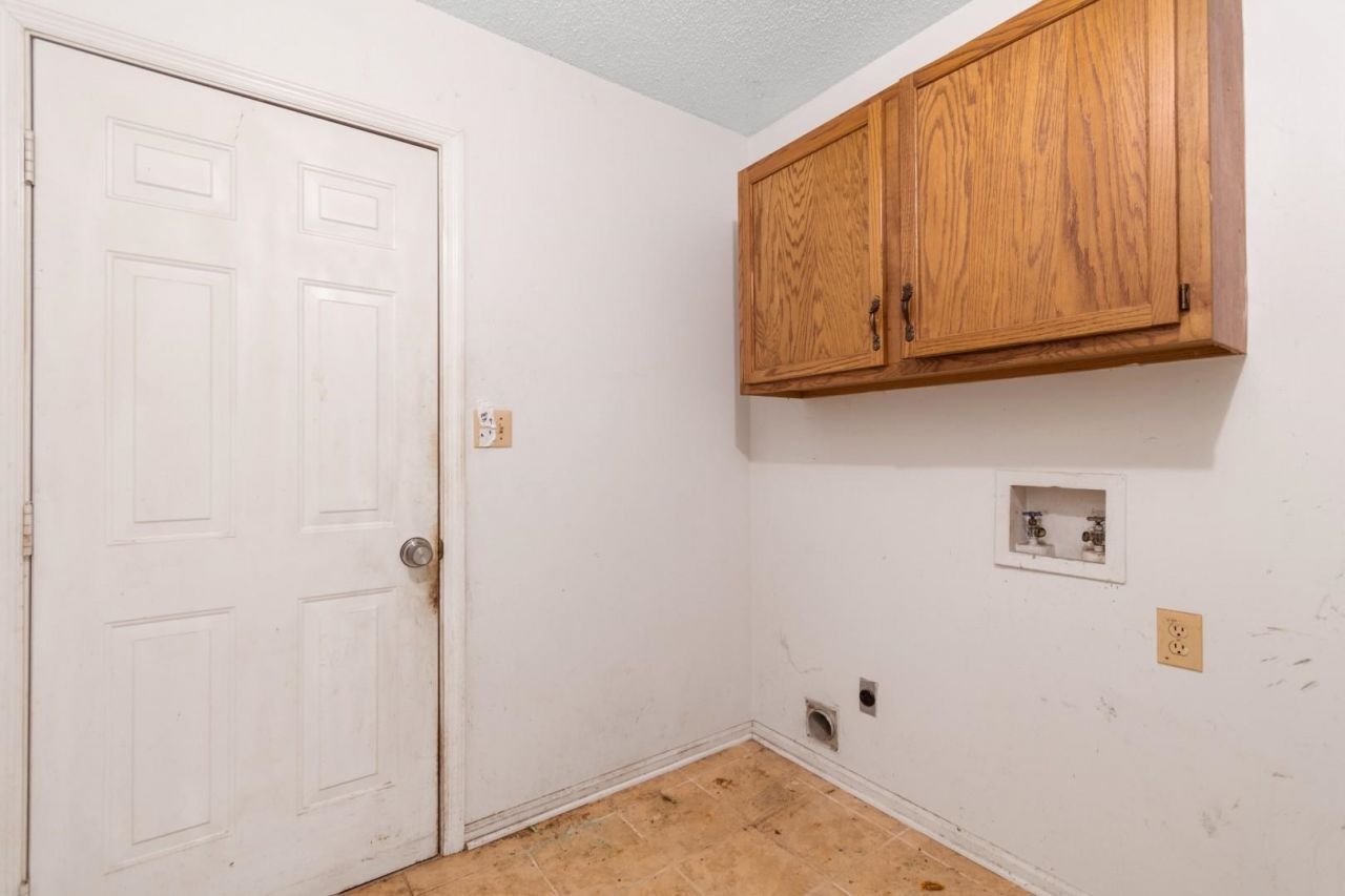 104 University Circle  Photo 22