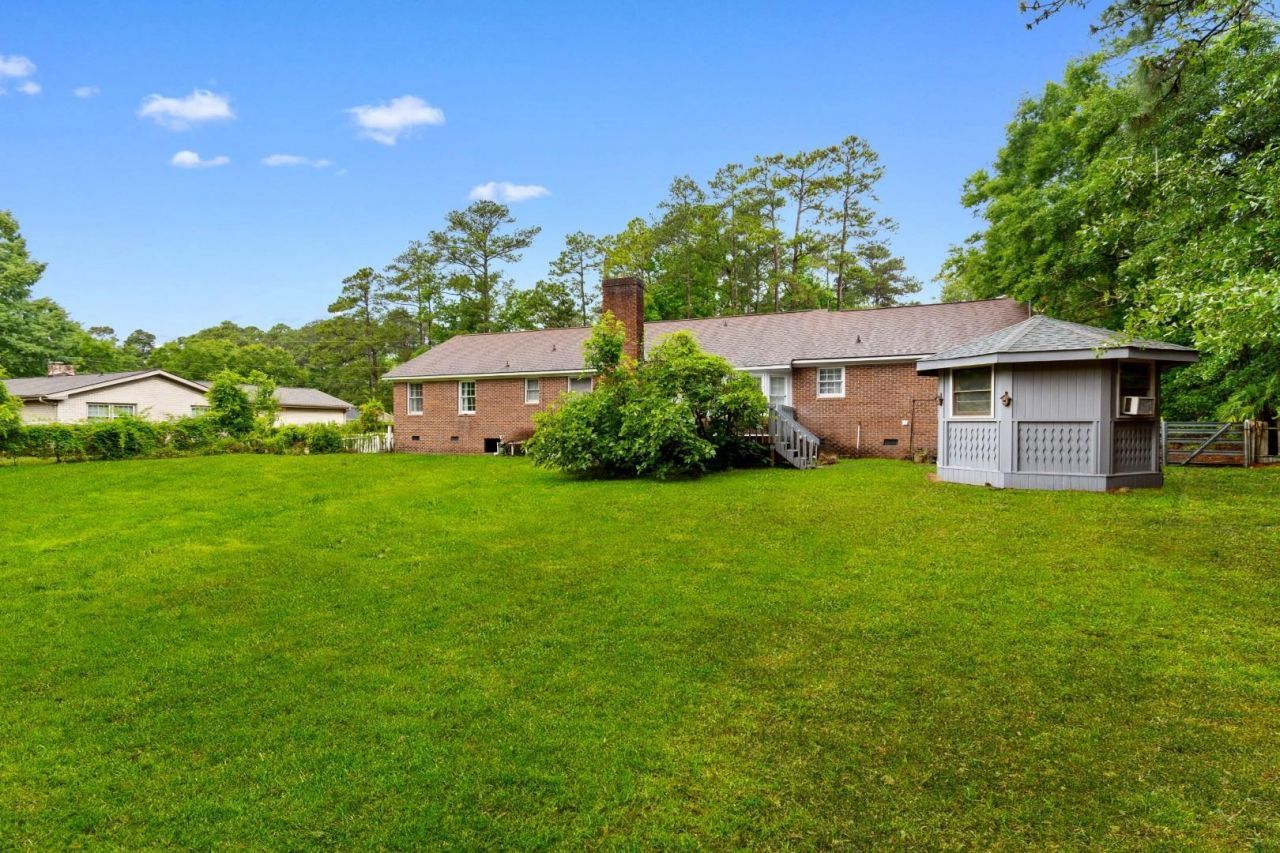 104 University Circle  Photo 27