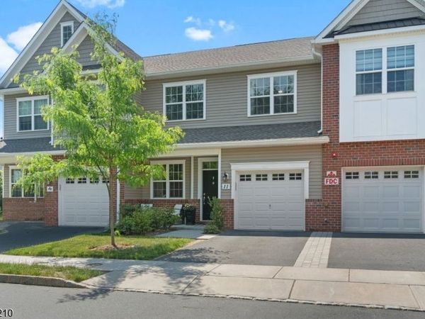 11 Cannon Dr, Pennington, NJ 08534