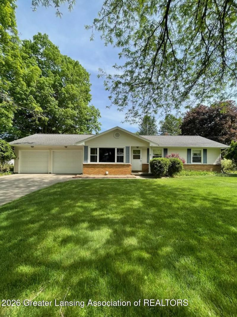 4054 S Pine Dell Drive, Lansing, MI 48911 Main Photo