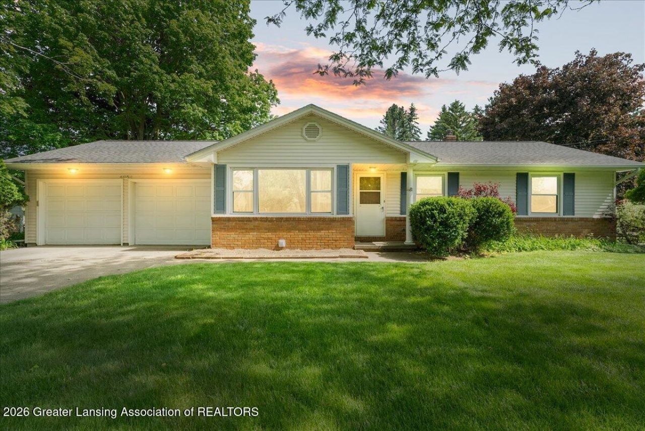 4054 S Pine Dell Drive, Lansing, MI 48911 Main Photo