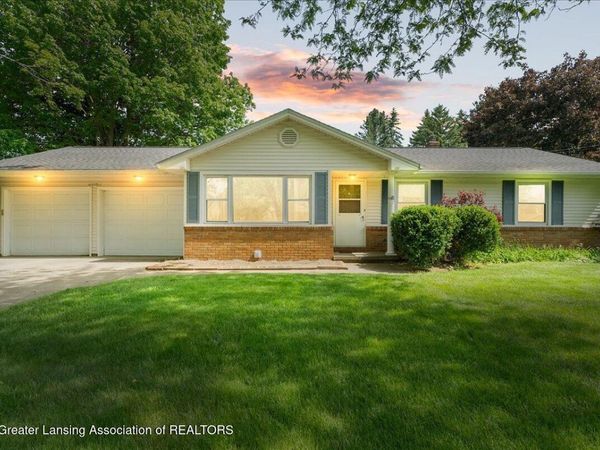 4054 S Pine Dell Drive, Lansing, MI 48911