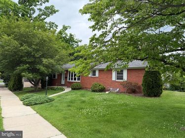 11 SCOTLAND ROAD, CHAMBERSBURG, PA 17201