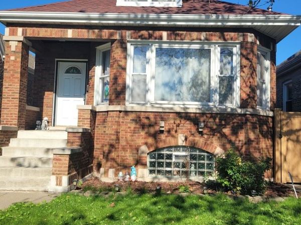 6005 S Tripp Avenue , Chicago, IL 60629