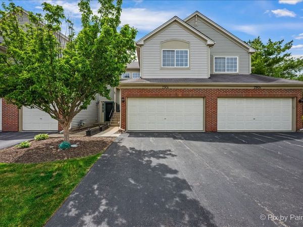 290 Nicole Drive , Unit E, South Elgin, IL 60177