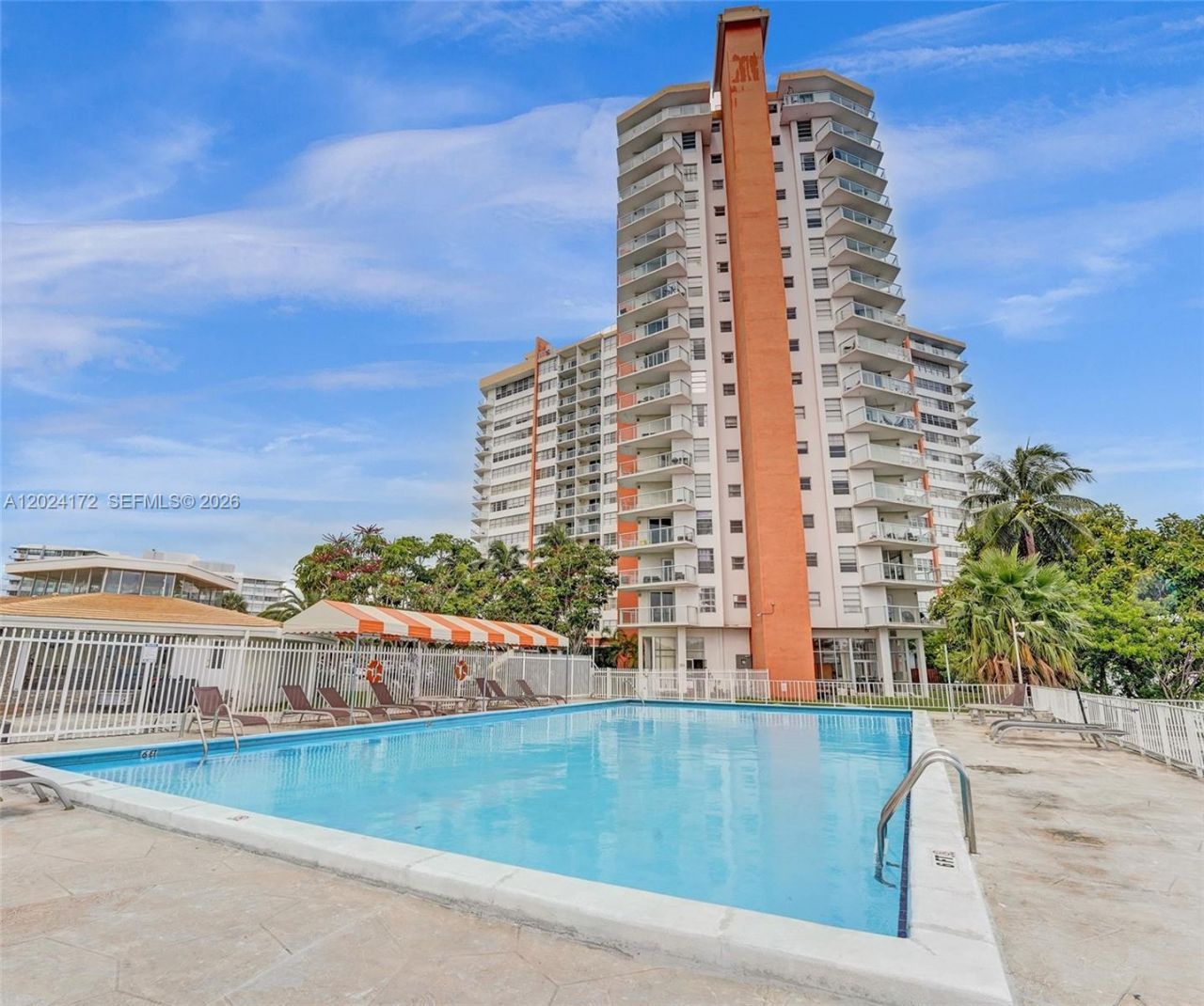 1301 NE Miami Gardens Dr, Unit 813W, Miami, FL 33179 Main Photo