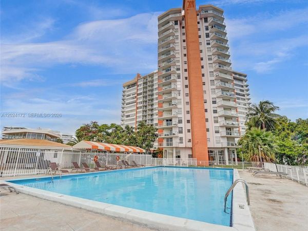 1301 NE Miami Gardens Dr , Unit 813W, Miami, FL 33179