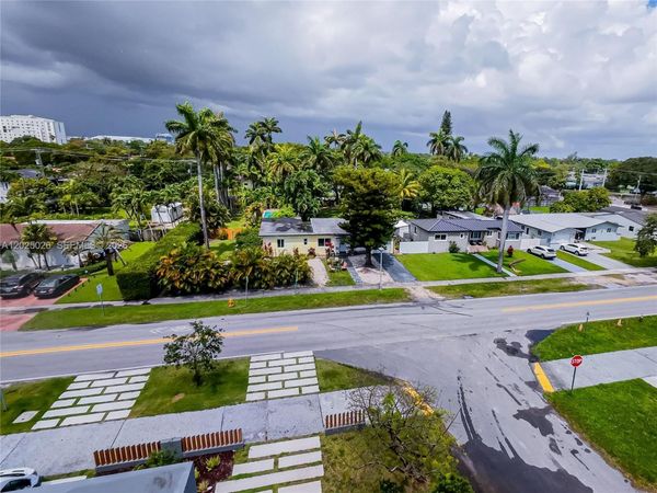 548 East Dr , Miami Springs, FL 33166