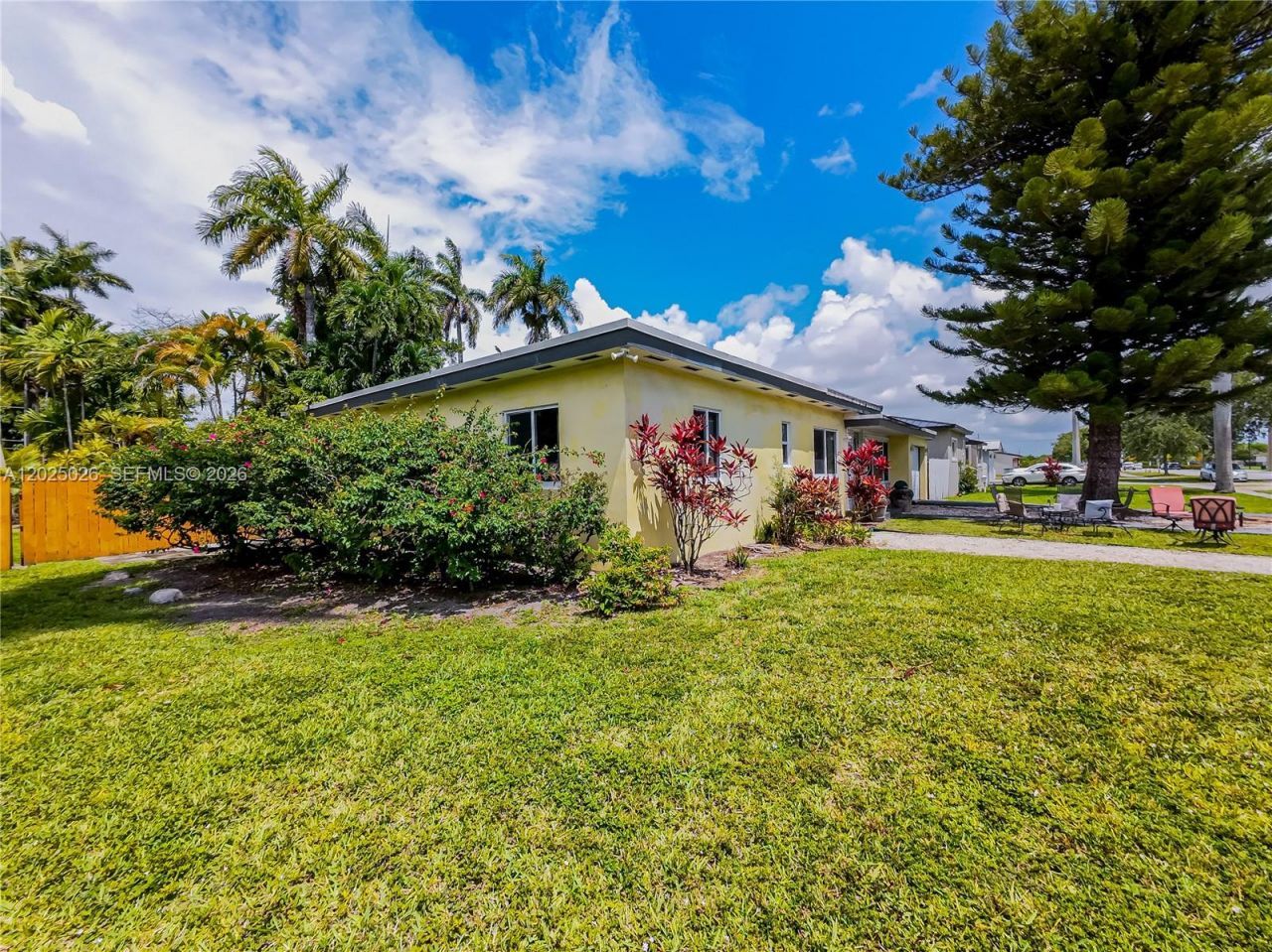 548 East Dr , Miami Springs, FL 33166 Photo