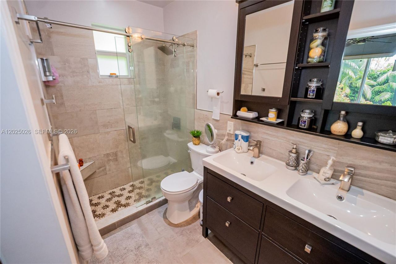 548 East Dr , Miami Springs, FL 33166 Photo