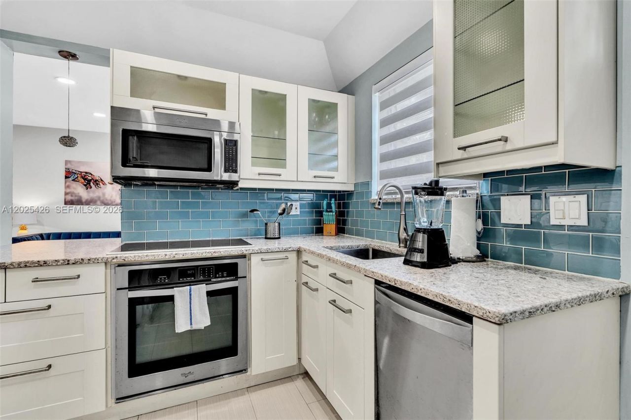 10004 E Bay Harbor Dr , Unit 3, Bay Harbor Islands, FL 33154 Photo