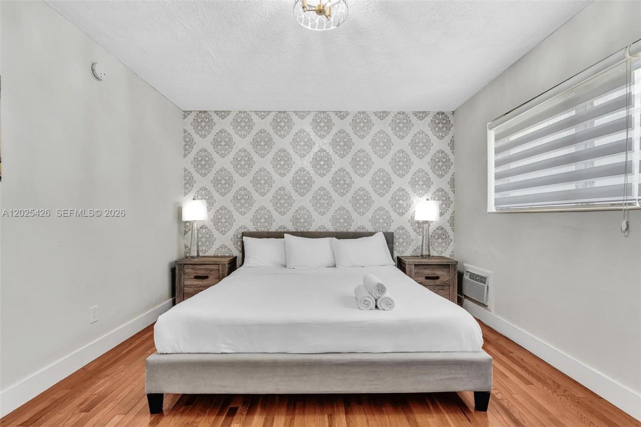 10004 E Bay Harbor Dr , Unit 3, Bay Harbor Islands, FL 33154 Photo