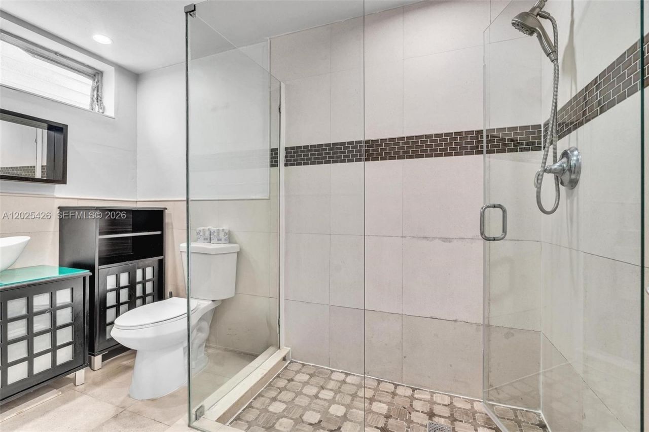10004 E Bay Harbor Dr , Unit 3, Bay Harbor Islands, FL 33154 Photo
