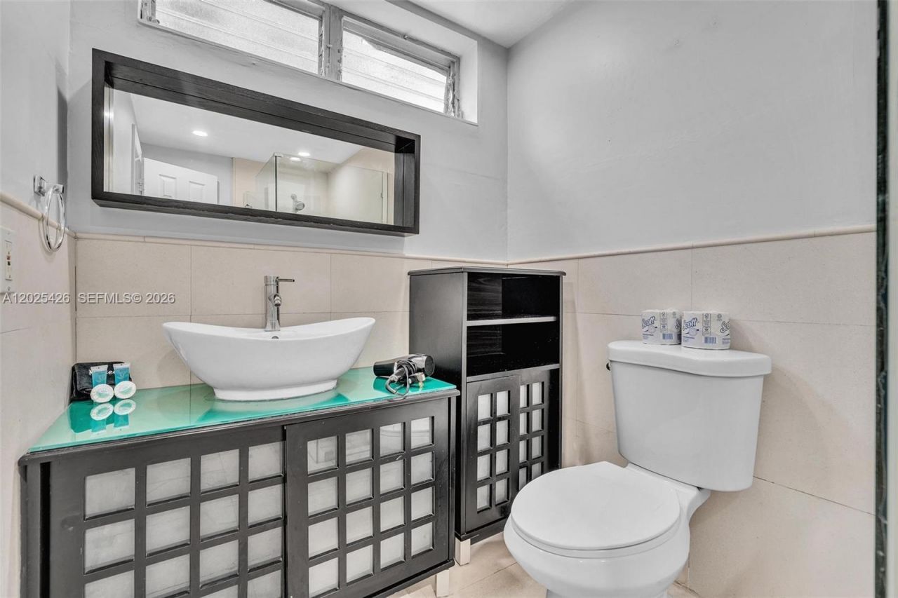 10004 E Bay Harbor Dr , Unit 3, Bay Harbor Islands, FL 33154 Photo