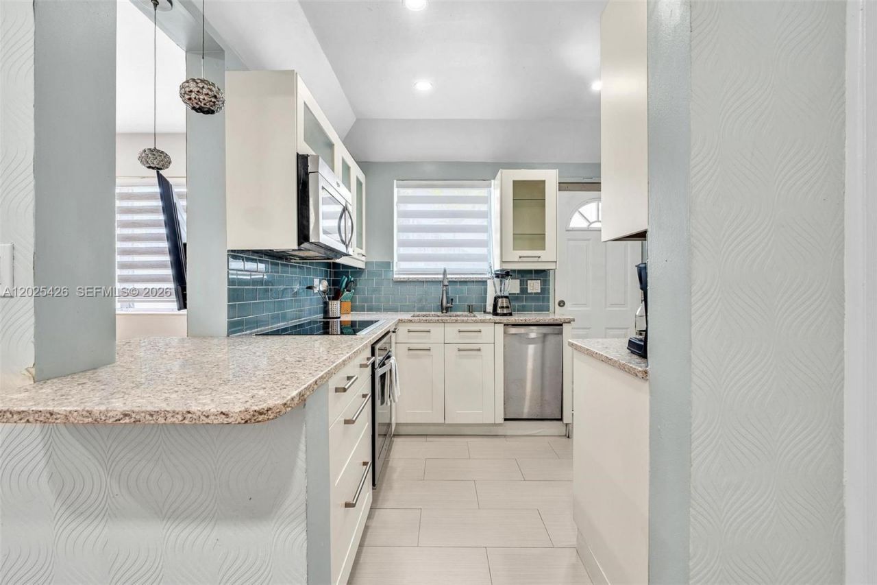 10004 E Bay Harbor Dr , Unit 3, Bay Harbor Islands, FL 33154 Photo