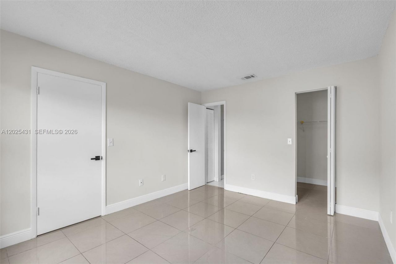 841 NE 207th Ln , Unit 3-201, Miami, FL 33179 Photo