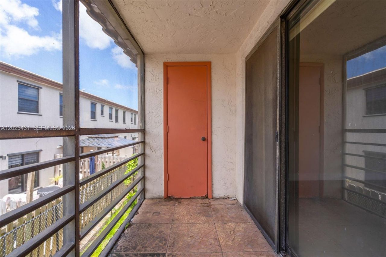 841 NE 207th Ln , Unit 3-201, Miami, FL 33179 Photo
