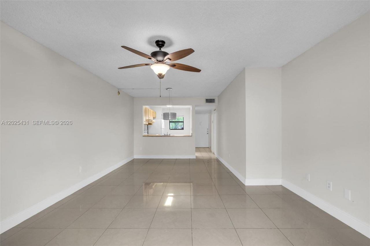841 NE 207th Ln , Unit 3-201, Miami, FL 33179 Photo