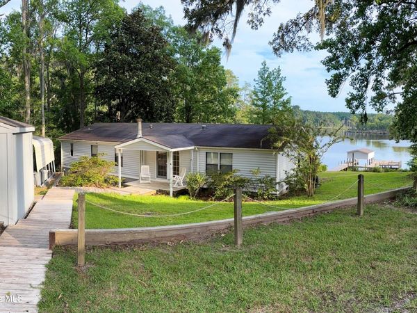 1045 River Road , Blounts Creek, NC 27814
