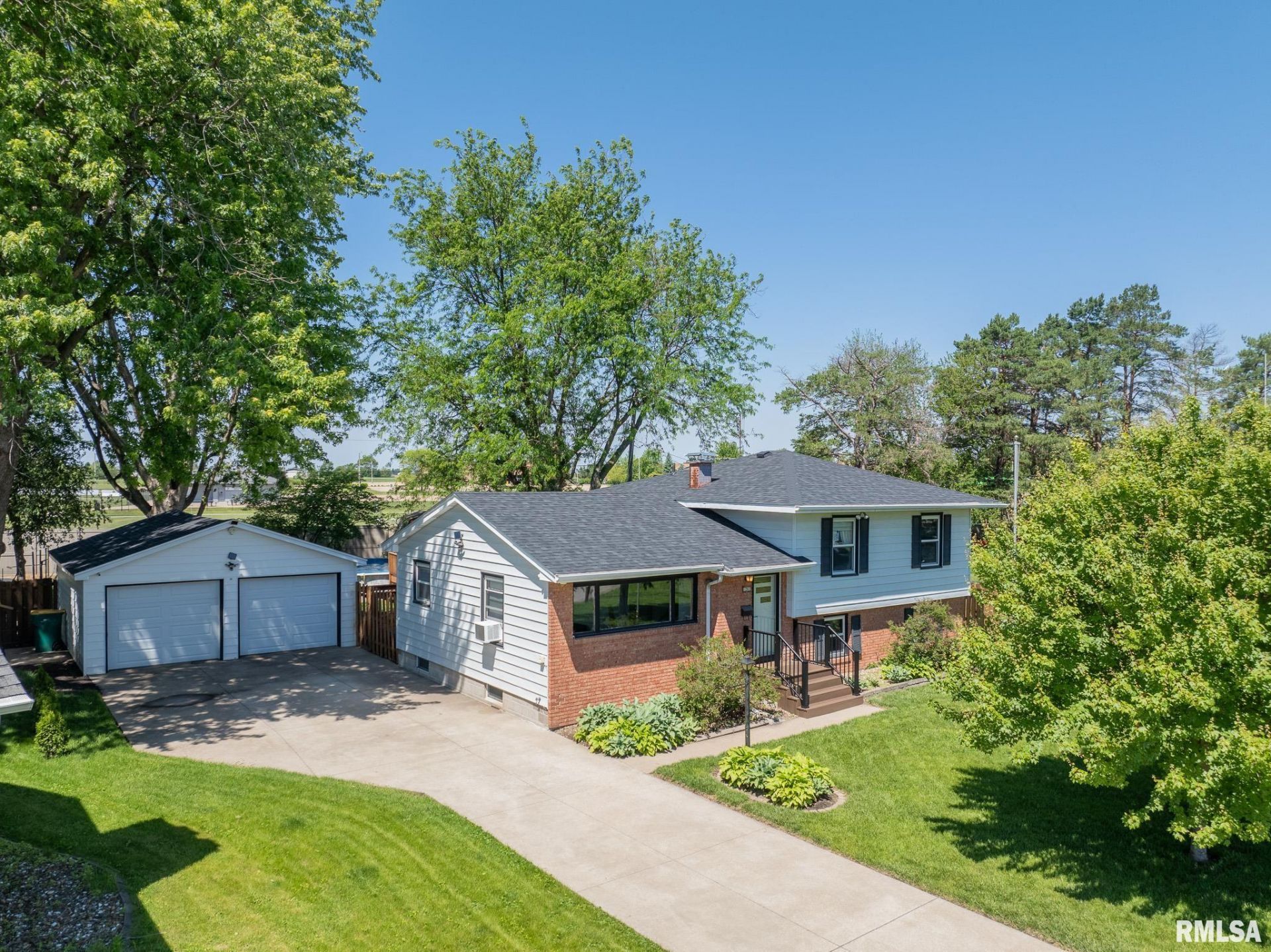1261 Parkview Circle, Galesburg, IL 61401 Main Photo