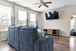 548 Pleasant Side Drive photo 4