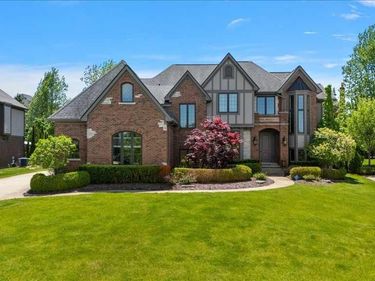 2885 Ambleside Court, Oakland Twp, MI 48306
