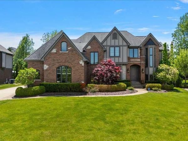 2885 Ambleside Court, Oakland Twp, MI 48306