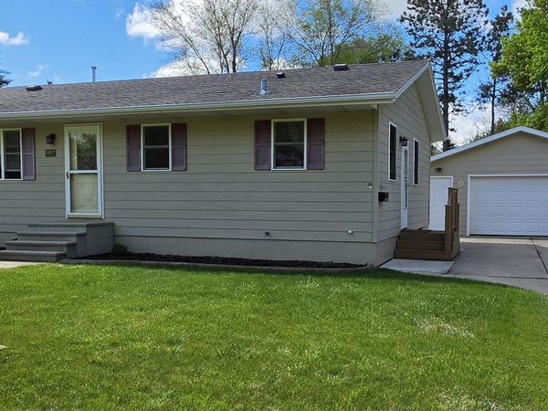 1012 NE 11th Avenue, Aberdeen, SD 57401