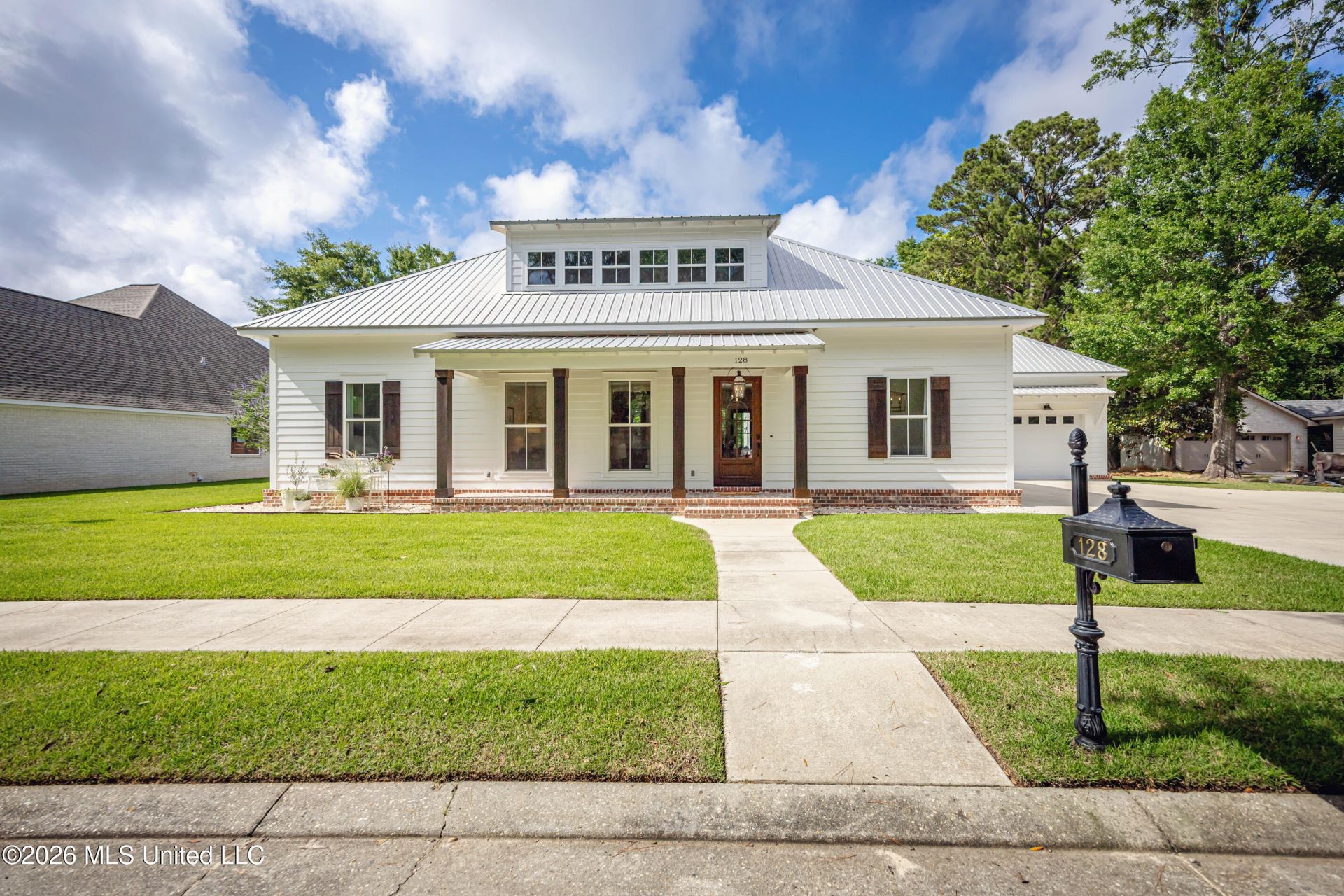 128 Heron Park Place, Ocean Springs, MS 39564 Main Photo
