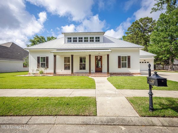128 Heron Park Place, Ocean Springs, MS 39564
