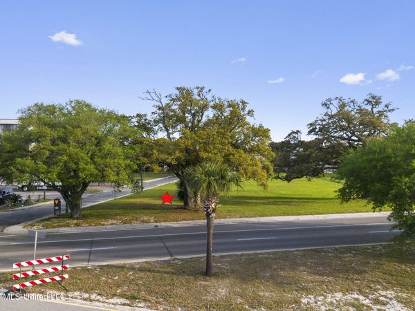 1542 Beach Drive, Gulfport, MS 39507